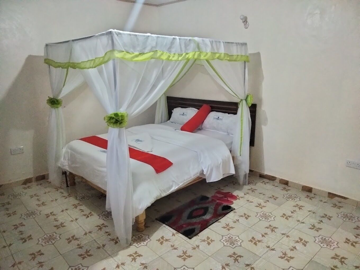 Deluxe Single Room | Free WiFi, bed sheets