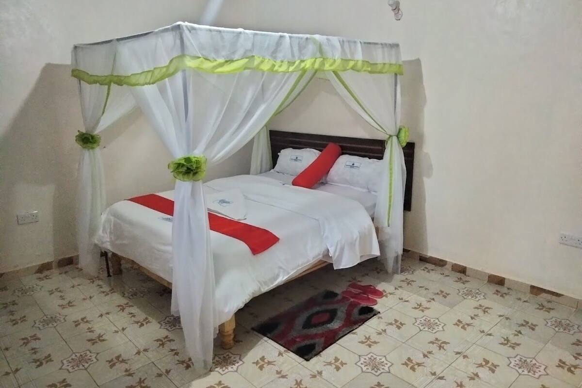 Deluxe Single Room | Free WiFi, bed sheets