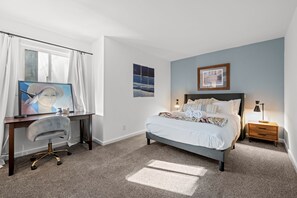 3 sovrum, skrivbord, strykjärn/strykbräda och gratis wi-fi