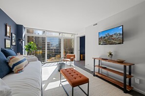 Smart TV, computer monitors - Livin' Large in LoDo | Bright 1,850 Sq Ft | 30+ Days (Denver)