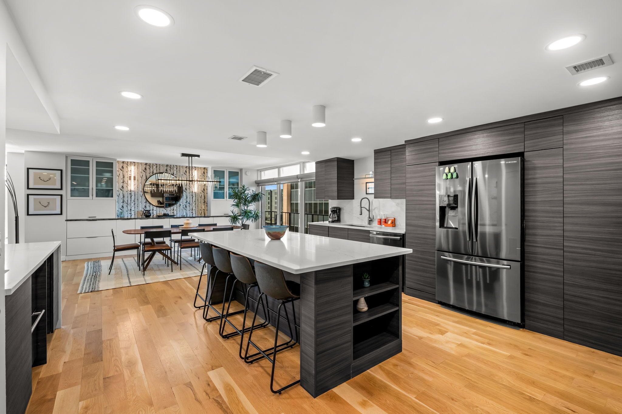 Køleskab, mikrobølgeovn, ovn, kogeplade