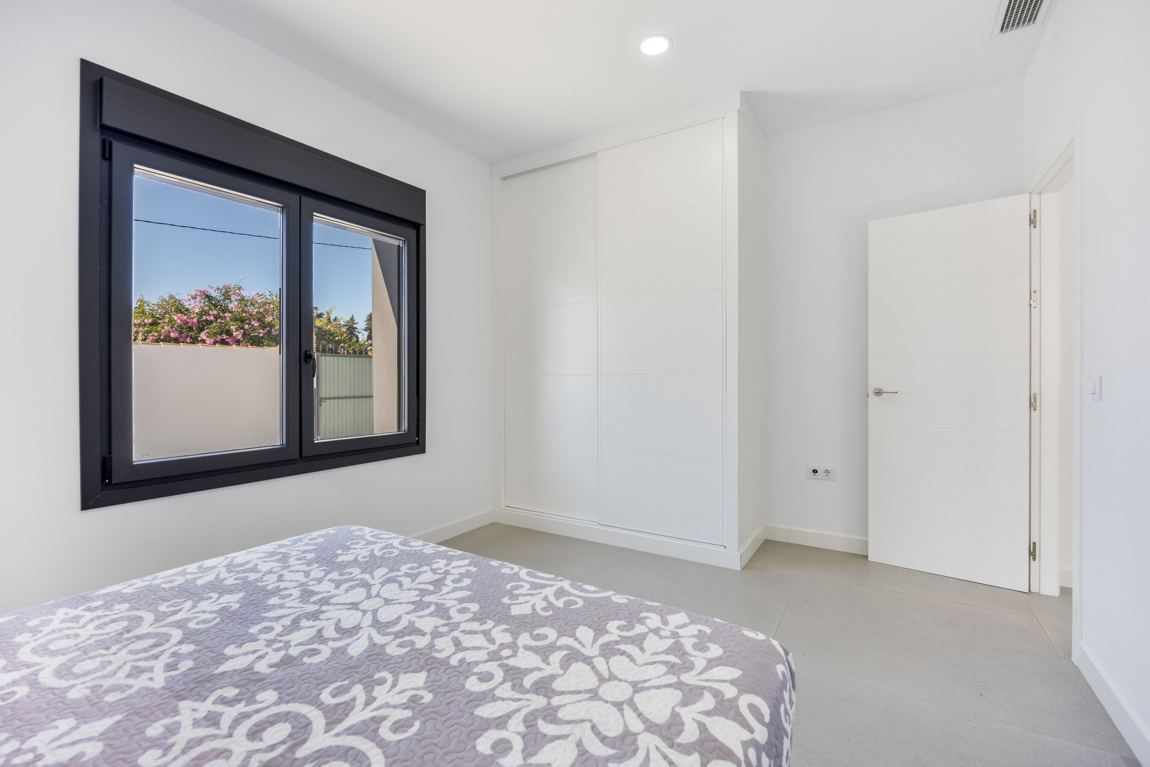 6 bedrooms, WiFi, bed sheets