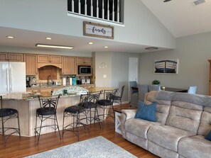 Signature-Maisonette, 4 Schlafzimmer, Küche, Buchtblick | Eigene Küche | Kühlschrank, Mikrowelle, Ofen, Herdplatte