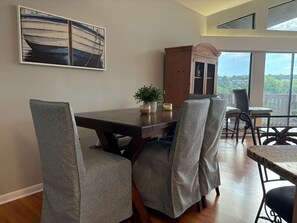 Duplex Signature - 4 sovrum - kök - utsikt mot havsviken | Matservice på rummet