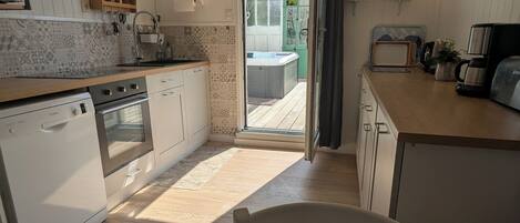 ميكروويف، فرن، موقد طهي مسطح، غسالة أطباق