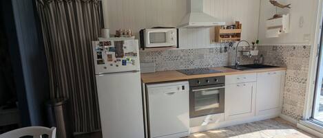 Microondas, horno, placa de cocina, lavavajillas