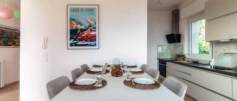 Villa, Lake View | Dining room