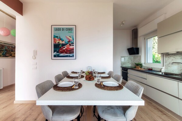 Villa, Lake View | Dining room