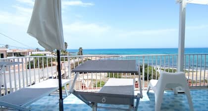 Apartment with terrace a few steps from the sea