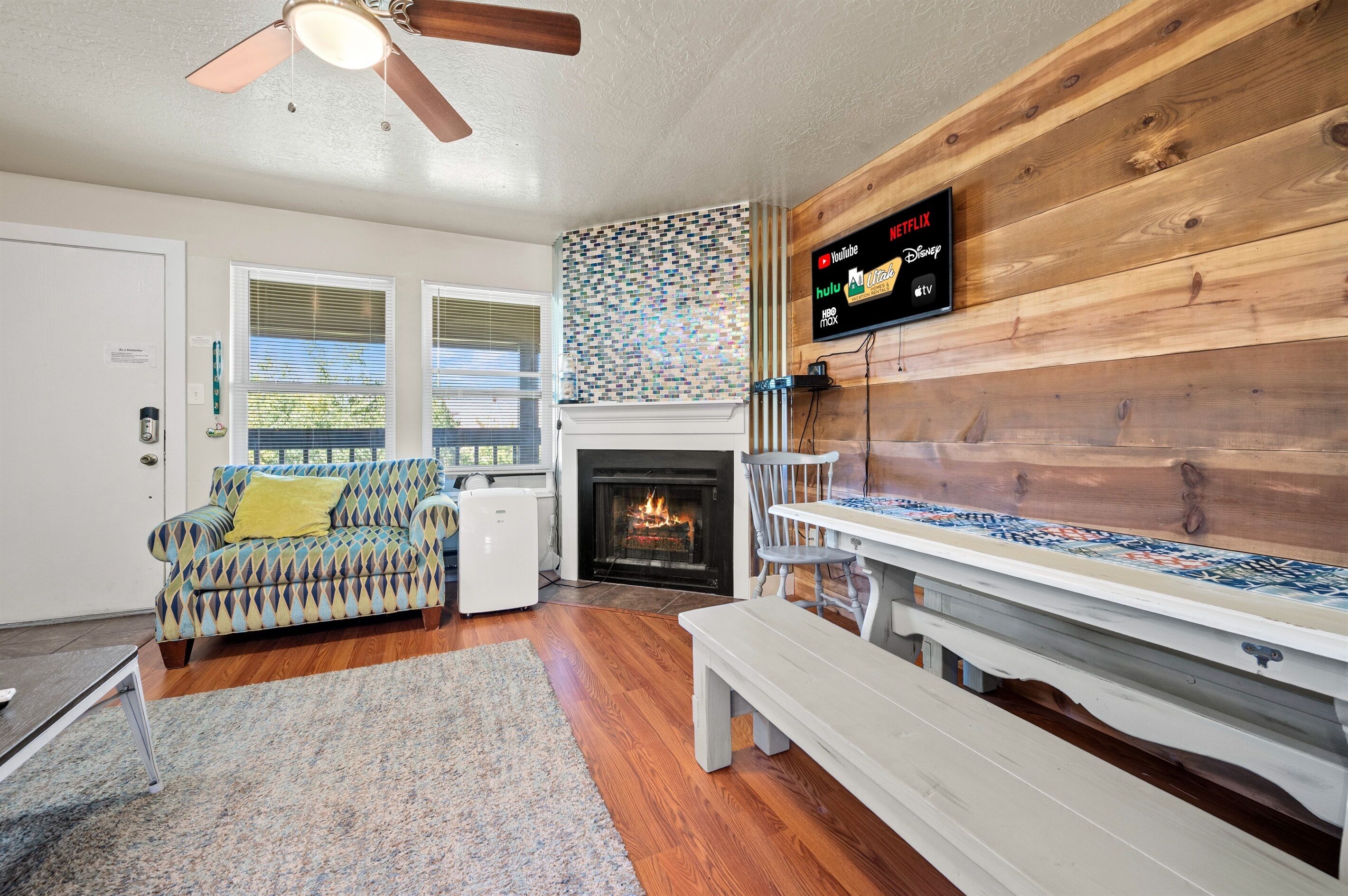 Smart TV, fireplace, ping pong