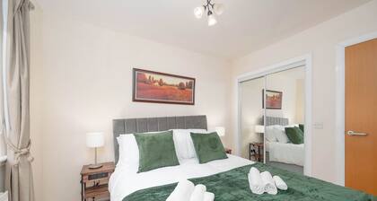 Cosy Spacious 2-Bed Ground-Floor Apartment Near Aberdeen Airport, ARI & P&J Live