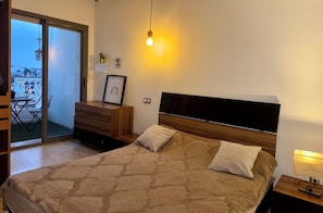 2 bedrooms, internet, bed sheets