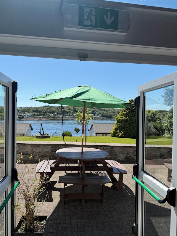 Vista frontal de la propiedad