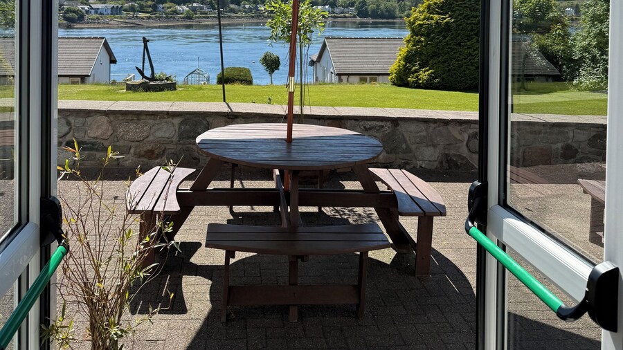 The Lochnell Arms Hotel