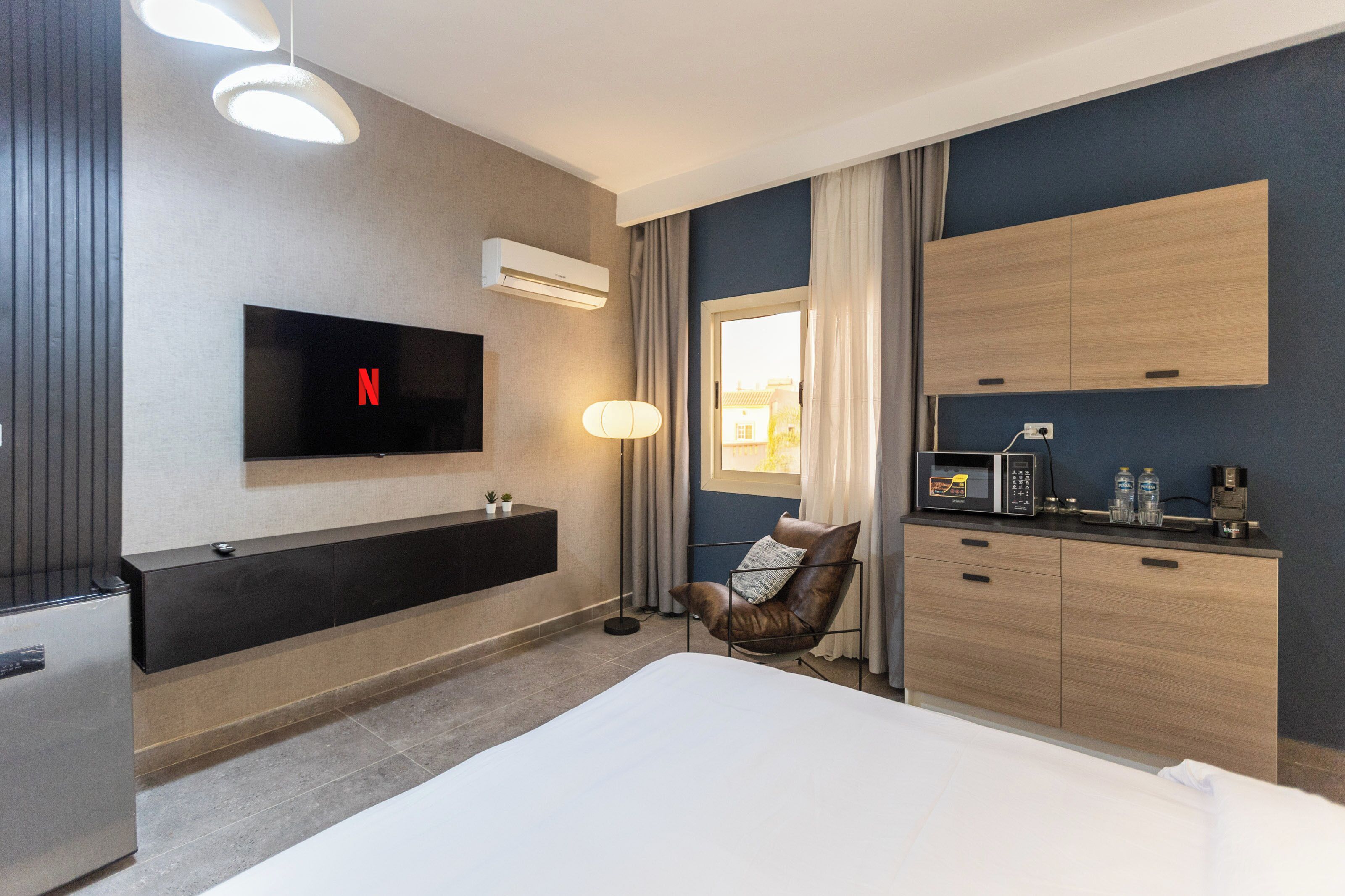 Minibar, iron/ironing board, free WiFi