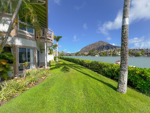 Waterfront Bliss at Tropical Townhouse