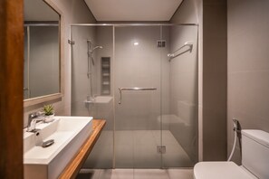 Kostenlose Toilettenartikel, Handtücher, Seife, Shampoo