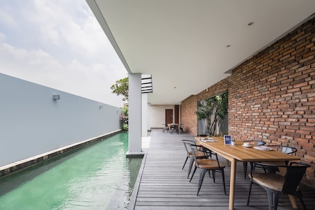 Pool. Cove Heritage