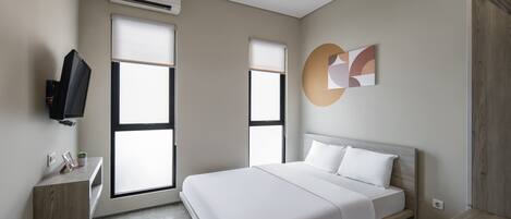 Deluxe Room | Desk, free WiFi