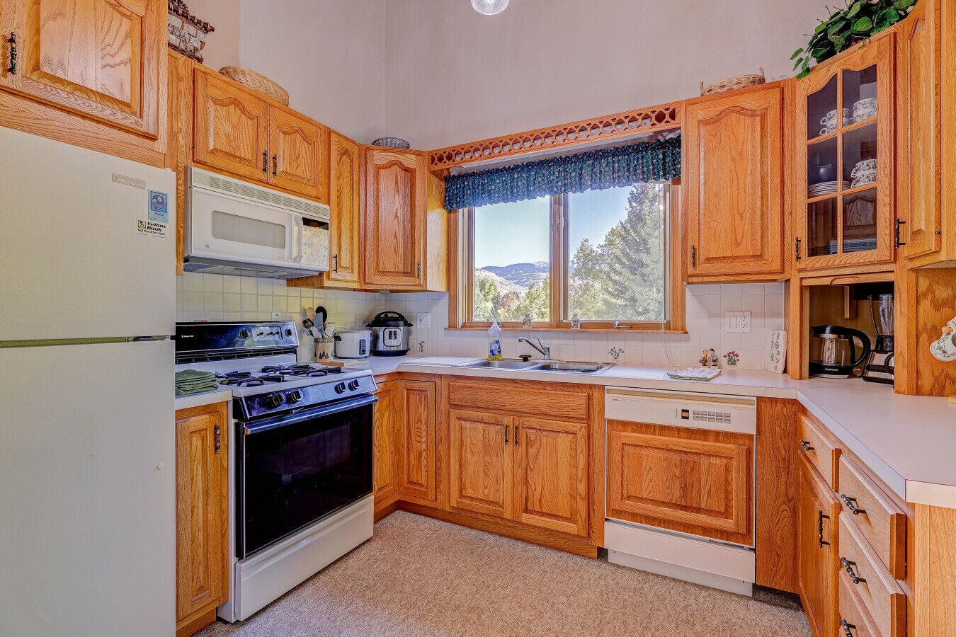 冰箱、微波炉、烤箱、炉灶