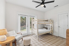 Ferros/tábuas de passar roupa, Wi-Fi de cortesia, roupa de cama