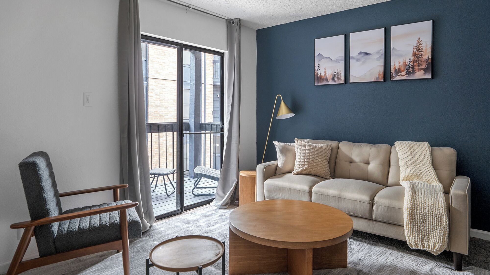 Departamento (1 Bedroom) | Área de sala de estar | Televisión de 50 pulgadas con canales digitales 