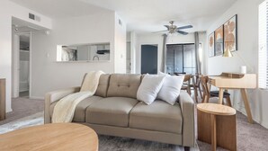 아파트 (2 Bedrooms) | 거실 공간