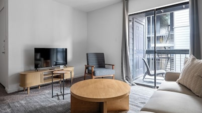 Landing Apartments - Austin near Windsor Park