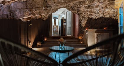 Lucy's House | In Historic Village with Panoramic Views & Private Wellness Cave