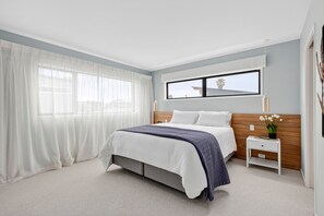 4 Schlafzimmer, Schreibtisch, Bügeleisen/Bügelbrett, Reisekinderbett