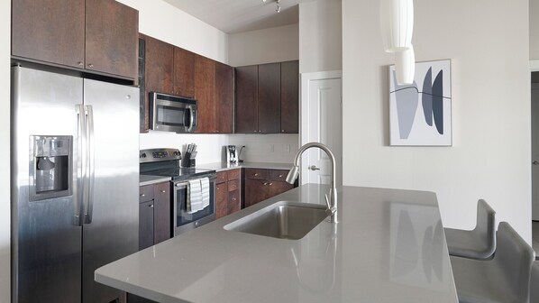 Departamento (2 Bedrooms) | Cocina privada | Refrigerador y cafetera y tetera 