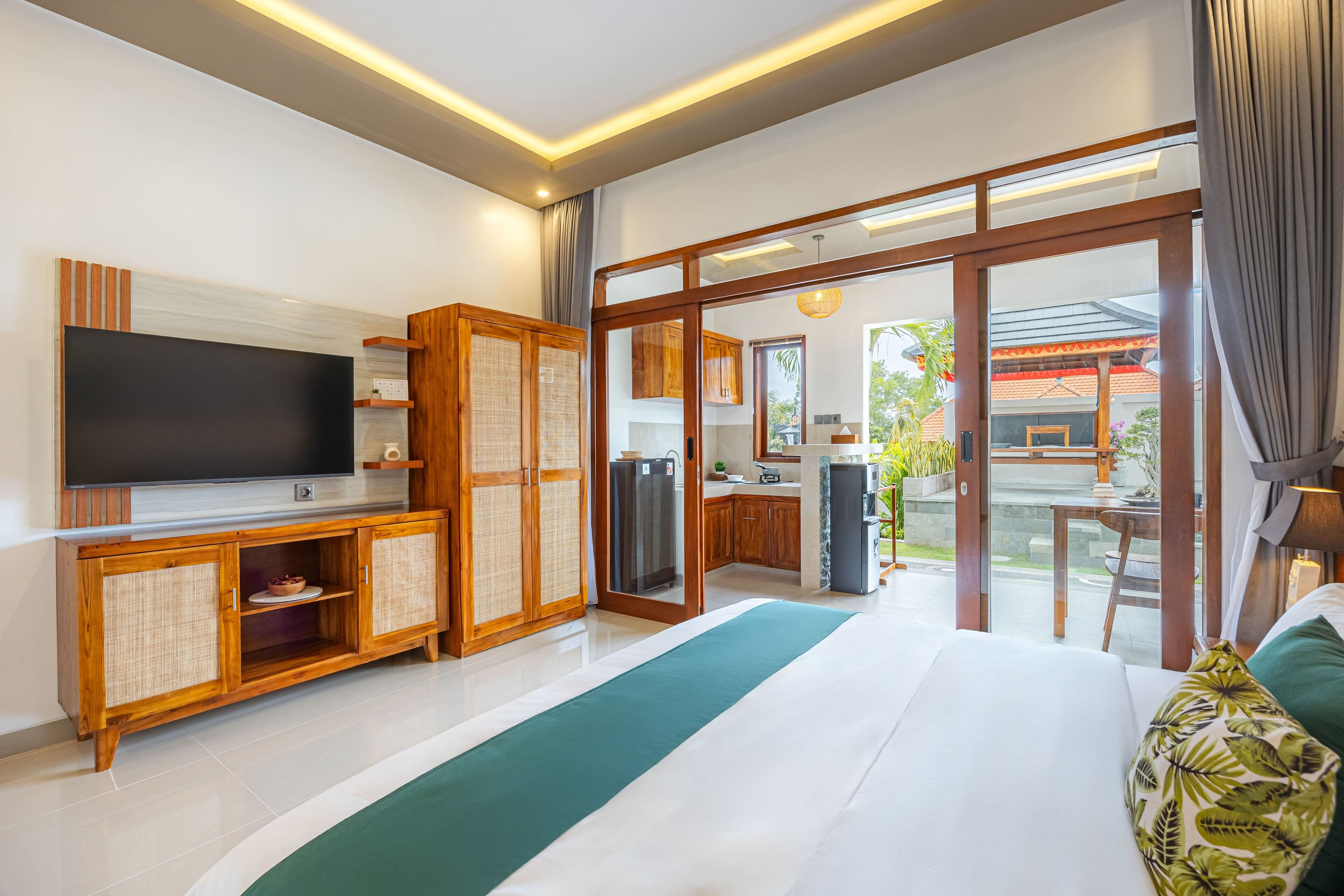 Free WiFi, bed sheets