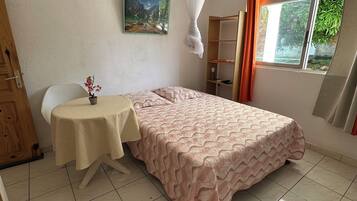 Silitysrauta/-lauta, Wi-Fi, vuodevaatteet