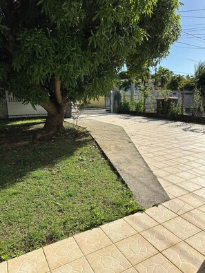Property grounds - Comfortable Villa with Terrace and Garden – Baie-Mahault Destreland (Baie-Mahault)