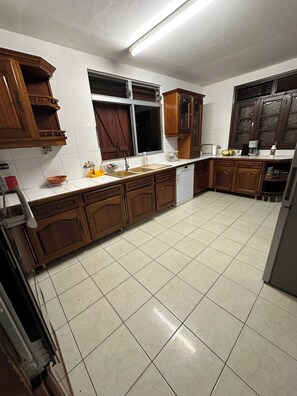 Four, plaque de cuisson, lave-vaisselle