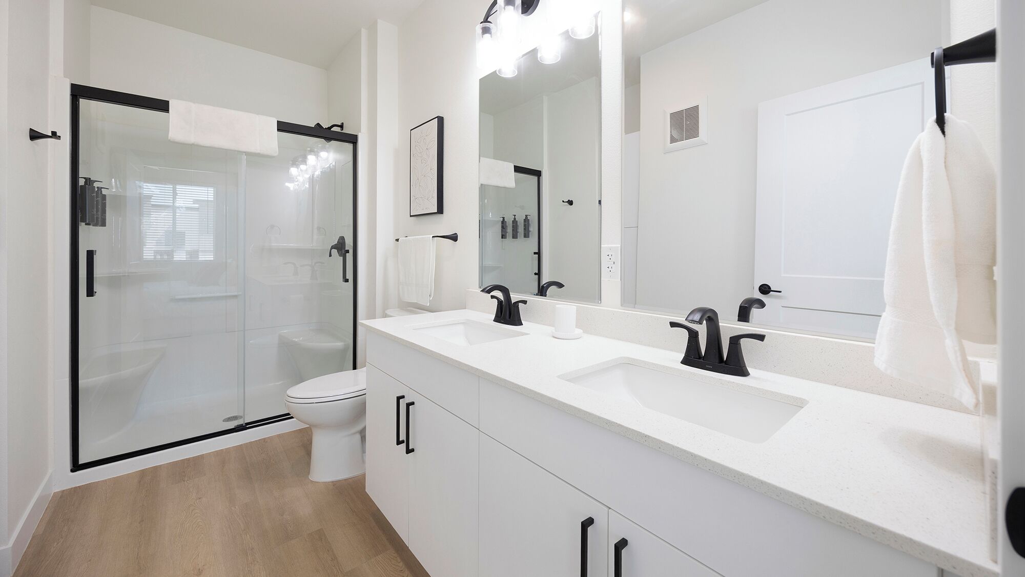 Apartment (2 Bedrooms) | Bathroom | Free toiletries, hair dryer, towels, soap