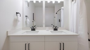 Apartment (2 Bedrooms) | Bathroom | Free toiletries, hair dryer, towels, soap - Casa Grande Furnished Apartments by Landing (Casa Grande)