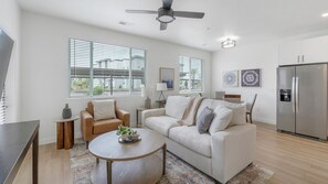 Departamento (1 Bedroom) | Área de sala de estar | Televisión 