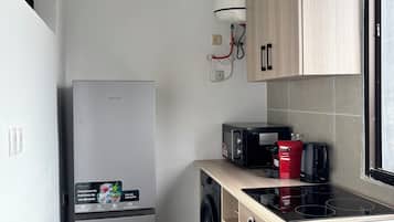 Comfort-lejlighed | Privat køkken | Køleskab, mikrobølgeovn, ovn, kogeplade