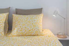 1 habitación, tabla de planchar con plancha, wifi y ropa de cama 