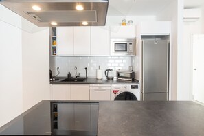 Frigorífic, microones, forn i placa de cuina