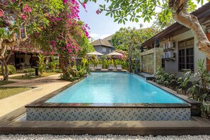 Kolam renang outdoor
