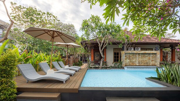 Hồ bơi ngoài trời 