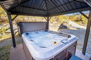 Tina de hidromasaje al aire libre