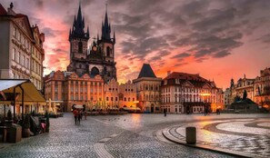 Unclassified image, 2 of 25, button