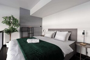 Unclassified image, 4 of 25, button