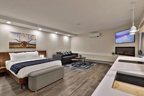 Skrivebord, wi-fi (inkludert) og sengetøy