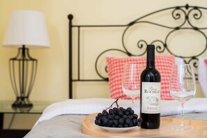 3 bedrooms, desk, iron/ironing board, WiFi