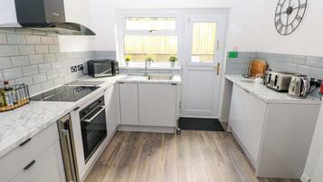 Dishwasher, cookware/dishes/utensils