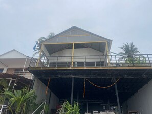 Mặt tiền nơi lưu trú